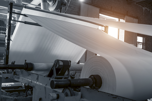 Verfahren in der Zellstoff- und Papierindustrie bei der Papierherstellung.